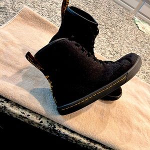 Dr. Martens Shoreditch Black Canvas 8 eye Lace Up Ankle Boots Women's sz 10